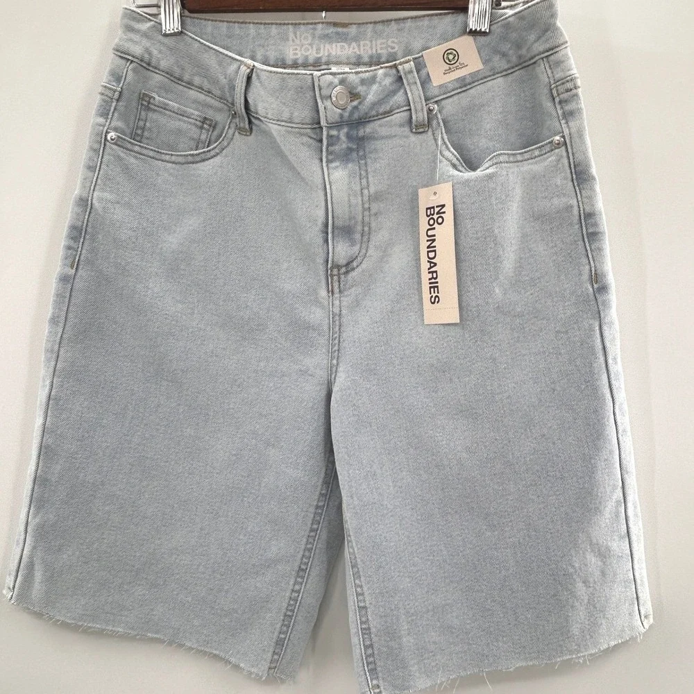 Womens Raw Hem Light Wash Long Denim Shorts NWT Bermuda Y2K Coastal Casual